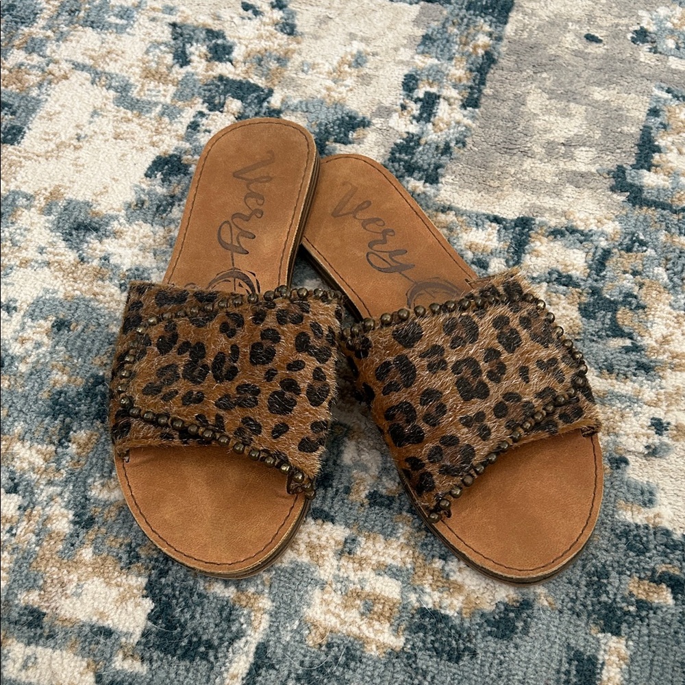 Very G Leopard-Pattern Slide Sandals in Tan and Black